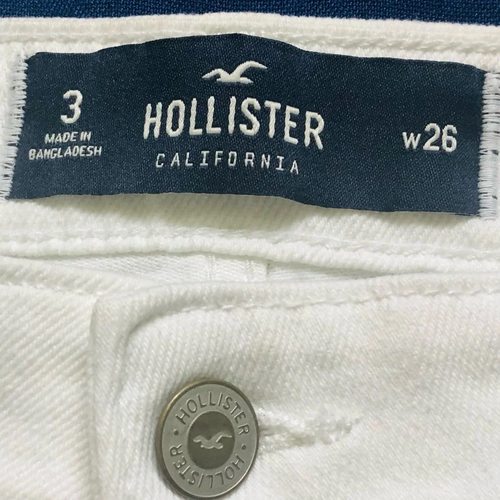 Hollister White Short - Picture 8 of 10